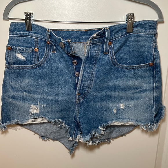 Levi’s 501 Original Short in Athens Mid Short - Picture 6 of 7